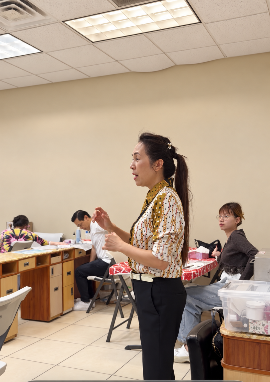 Angela Bùi giảng bài công thái học